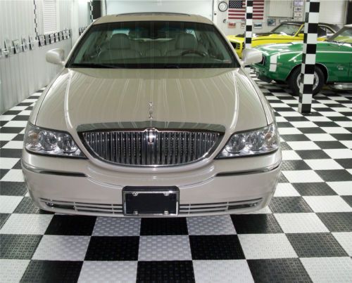 2003 LINCOLN CARTIER TOWN CAR IVORY PARCHMENT NEAR MINT LOADED NEEDS NOTHING!!!, image 2