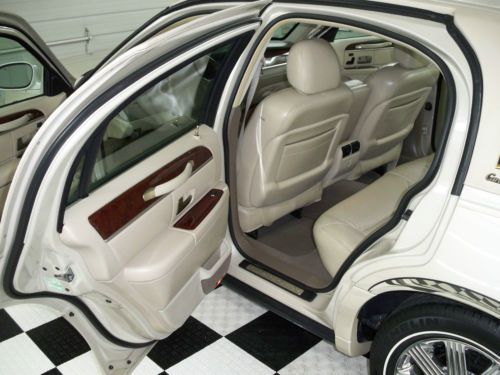 2003 LINCOLN CARTIER TOWN CAR IVORY PARCHMENT NEAR MINT LOADED NEEDS NOTHING!!!, image 10