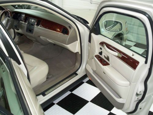 2003 LINCOLN CARTIER TOWN CAR IVORY PARCHMENT NEAR MINT LOADED NEEDS NOTHING!!!, image 12