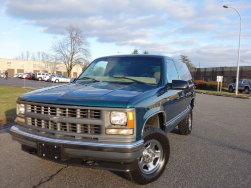 Chevrolet tahoe 1500 2dr 4wd 97k low miles free autocheck no reserve