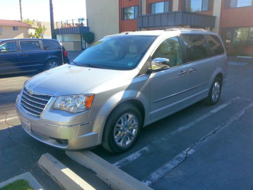 2010 chrysler town and country limited loaded dvd navi factory warranty swivel