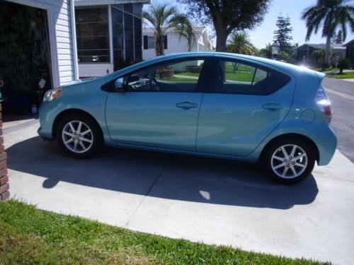 2012 toyota prius c base hatchback 4-door 1.5l