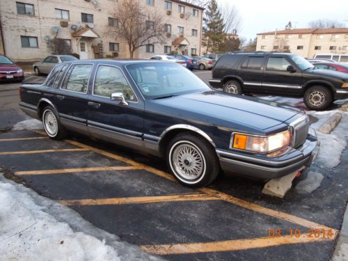 1991 lincoln town car signature sedan 4-door 4.6l great condition 65k