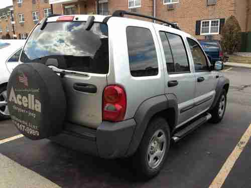 2004 Jeep Liberty Limited Sport Utility 4-Door 3.7L LOW MILES, image 3