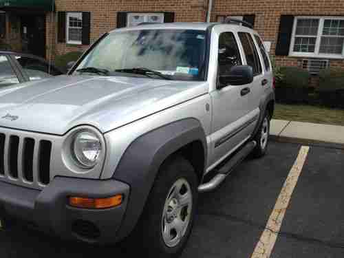 2004 Jeep Liberty Limited Sport Utility 4-Door 3.7L LOW MILES, image 4