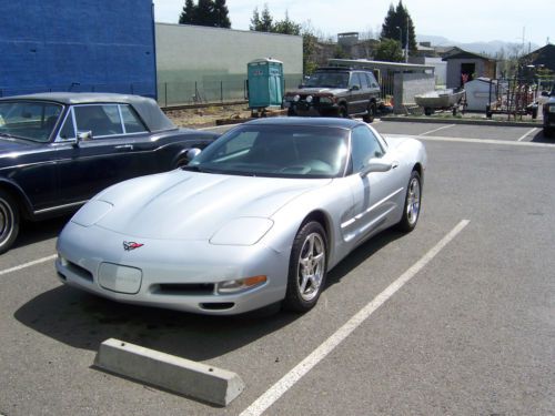 2000 chevrolet corvette base hatchback 2-door 5.7l