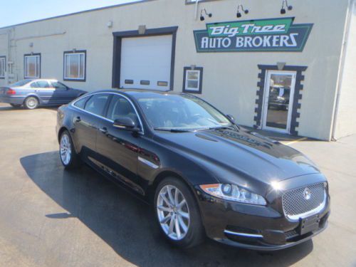 2013 jaguar xj base sedan all wheel drive!!  4000 miles!!!!