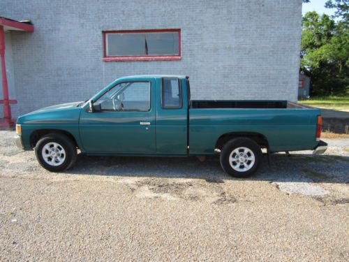 1997 nissan pickup xe extended cab auto 2.4l clean carfax one owner no reserve