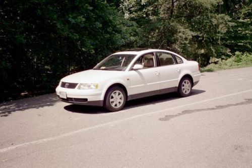 1999 volkswagen passat gls sedan 4-door 1.8l