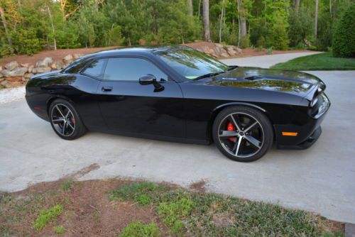 Nice 2010 black challenger srt8