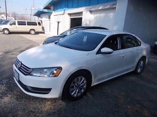 Vw  2.5l cd front wheel drive power steering 4-wheel disc brakes mp3 player