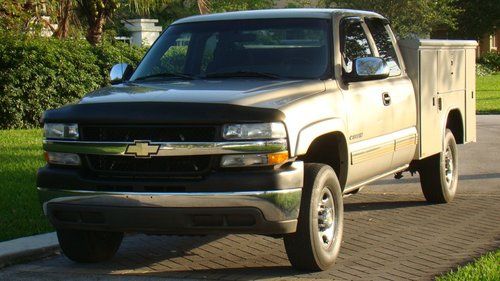 2002 chevrolet 2500hd extended cab 4 dr. reading body corparate owned no reserve