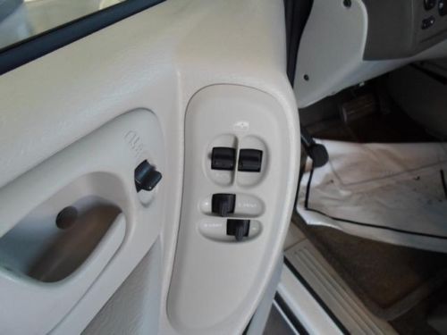 SXT 3.8L CD 6 Speakers AM/FM Cassette w/Compact Disc AM/FM radio Power steering, image 19