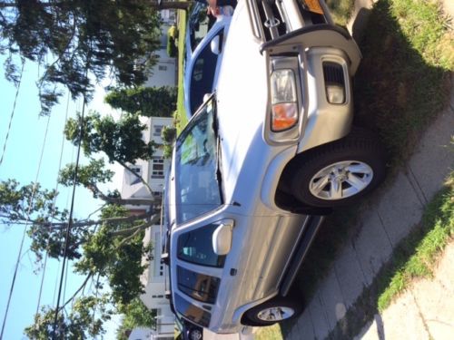 **mint 2002 nissan pathfinder limited edition!**
