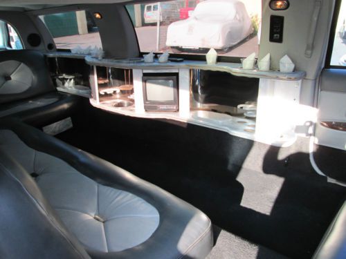 1997 Lincoln Town Car  Limousine 4-Door BENTLEY CLONE WHITE, image 6