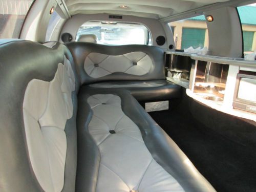 1997 Lincoln Town Car  Limousine 4-Door BENTLEY CLONE WHITE, image 7