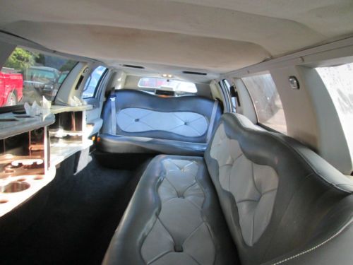 1997 Lincoln Town Car  Limousine 4-Door BENTLEY CLONE WHITE, image 9