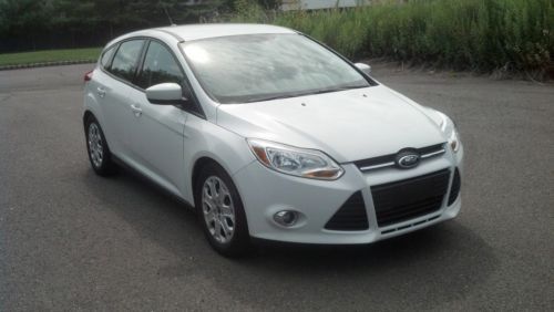 2012 ford focus manual hatchback 5 door 5speed stick shift