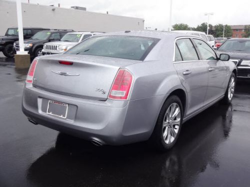 2013 chrysler 300 s