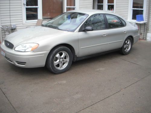 2005 ford taurus se sedan 4-door 3.0l