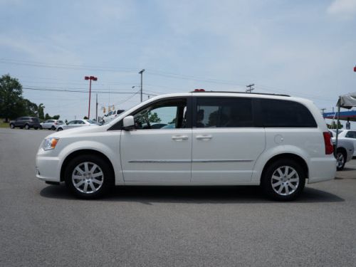 2013 chrysler town & country touring