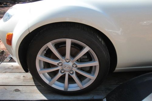 2006 mazda mx-5 miata sport convertible 2-door 2.0l