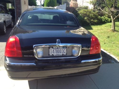 2006 Lincoln Town Car Executive L Sedan 4-Door 4.6L, image 2
