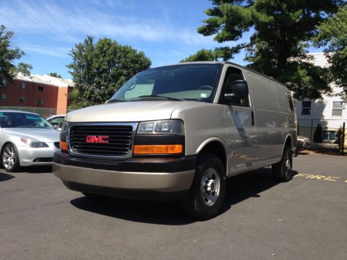 2006 gmc savana 2500 base standard cargo van 4-door 6.6l