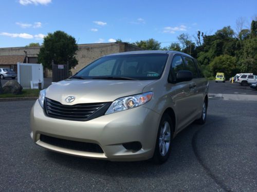 2011 toyota sienna base mini passenger van 5-door 3.5l clean no reserve