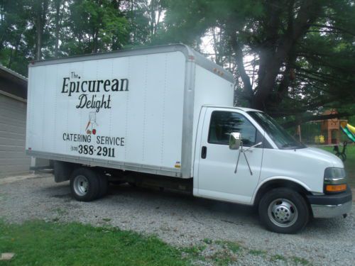 2005 chevy express 3500  6.0l box truck.. cargo van! very low miles one owner!!!