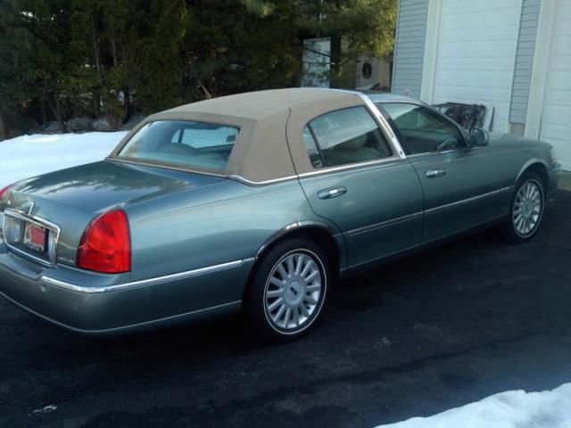 2005 - lincoln town car