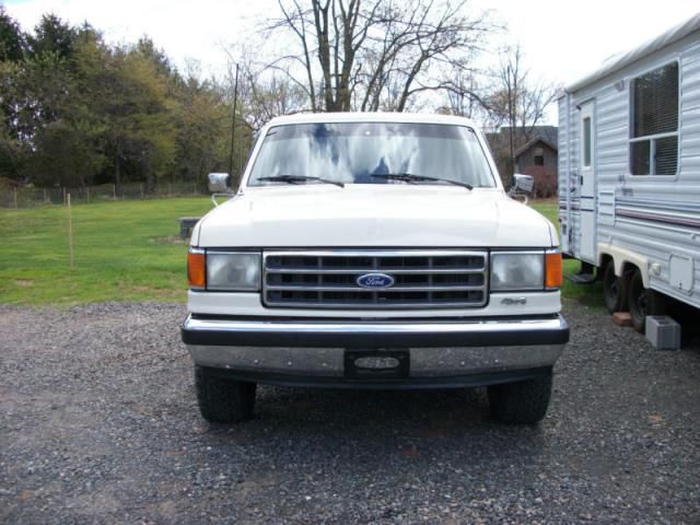 Ford bronco custom sport utility 2-door