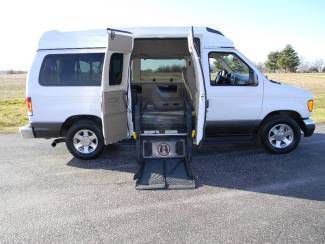 Ford e-150 wheelchair handicap van v-8 auto para transit