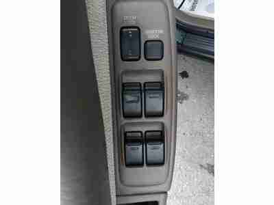 Camry LE Sedan 4D Green Automatic FWD Air Conditioning 3.0L V6, image 11