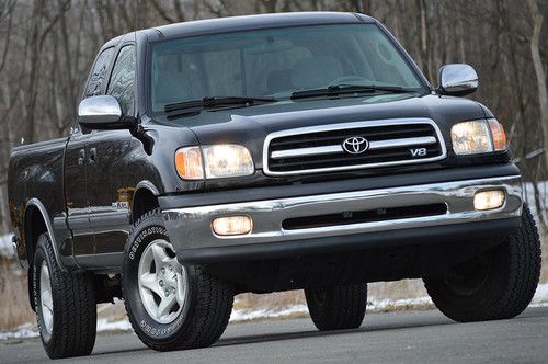 2002 toyota tundra access cab sr5 v8 loaded clean carfax new frame low miles!