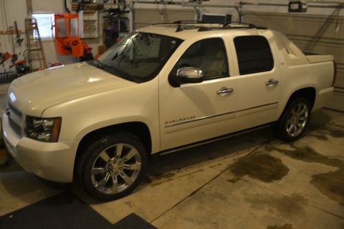 2012 chevrolet avalanche ltz crew cab pickup 4-door 5.3l white diamond, 22's