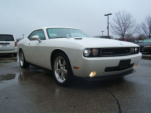 2010 dodge challenger r/t coupe 2-door 5.7l