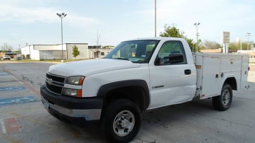 2006 chevy 2500 hd reg cab 9ft  utility bed 6.0 l v8 gas auto - no reserve