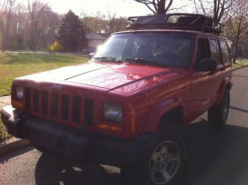 2000 jeep cherokee limited/sport  4.0l lifted, 4x4, 3 owner, no reserve, new tir
