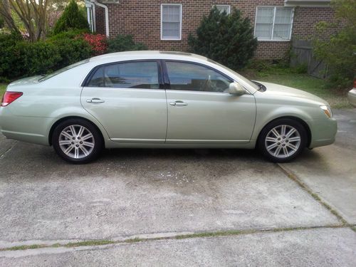 2005 toyota avalon limited sedan 4-door 3.5l  (well kept)