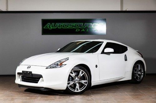 2011 nissan 370z, white/black, one owner, clean carfax! we finance!