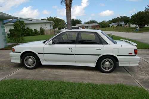1989 toyota camry le sedan 4-door 2.5l "classic"