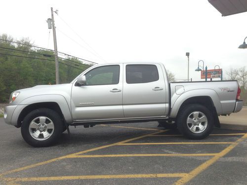 2006 toyota tacoma double cab pickup 4-door 4.0l 4x4 sport package, bed liner