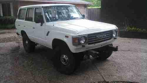 1986 Land Cruiser FJ60 white 4 door, image 2