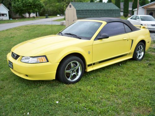 2003 MUSTANG CONVERTABLE, image 2