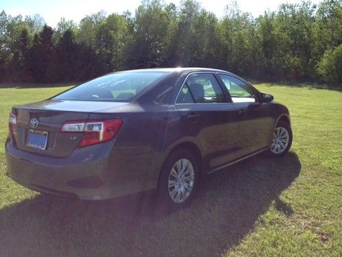 2012 TOYOTA CAMRY LE SEDAN 4-Door 2.5L private seller like new NO RESERVE, image 4