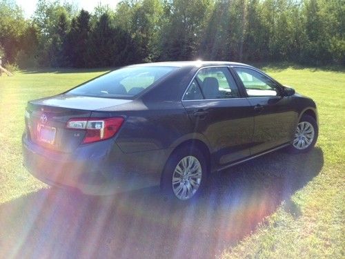 2012 TOYOTA CAMRY LE SEDAN 4-Door 2.5L private seller like new NO RESERVE, image 5