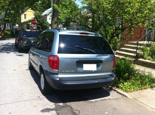 2003 dodge caravan se mini passenger van 3.3l. drives perfect.