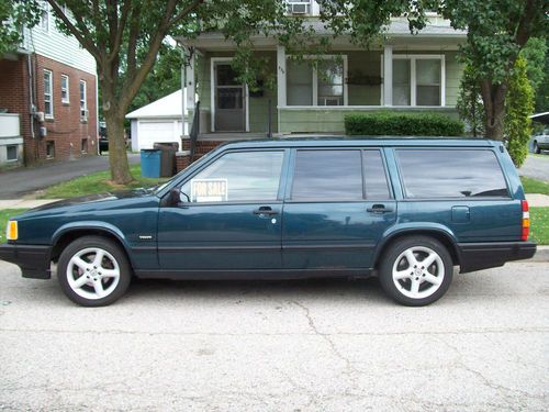 1993 volvo 940 base wagon 4-door 2.3l 63k miles on motor