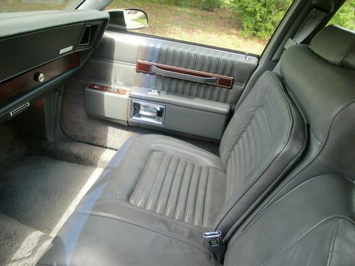 1988 Chevrolet Caprice Classic Brougham LS  4-Door Gray Leather, image 9